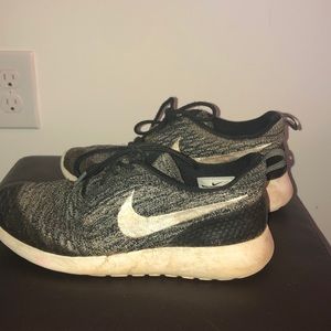 women’s nike roshe tennis shoes